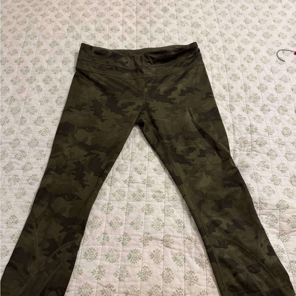 Lululemon Athletica Green Leggings with Camouflage Pattern